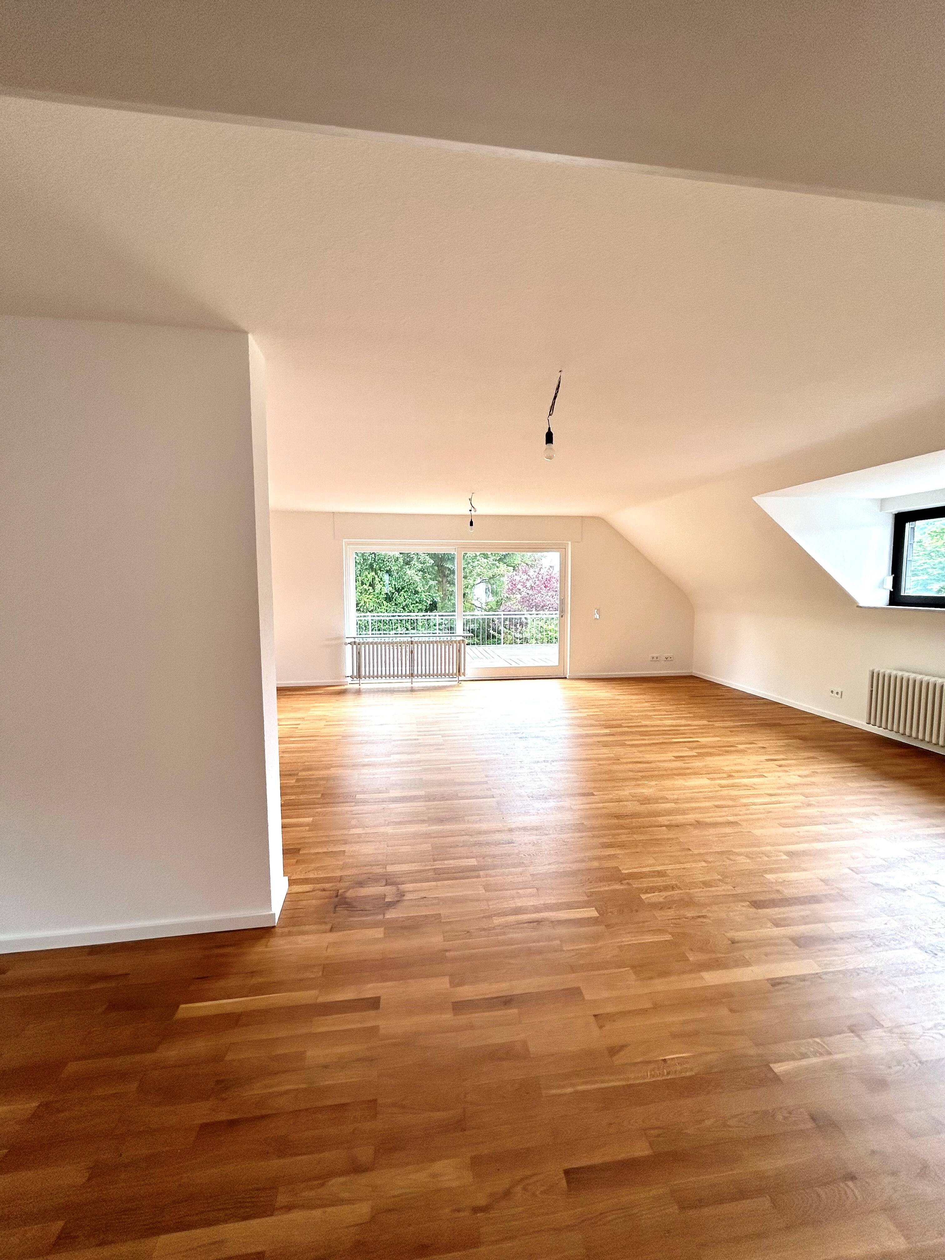 Große Dachgeschosswohnung mit Balkon und Garage in Trier-Ruwer! Erstbezug nach Renovierung! – Trier – Vorschaubild 7