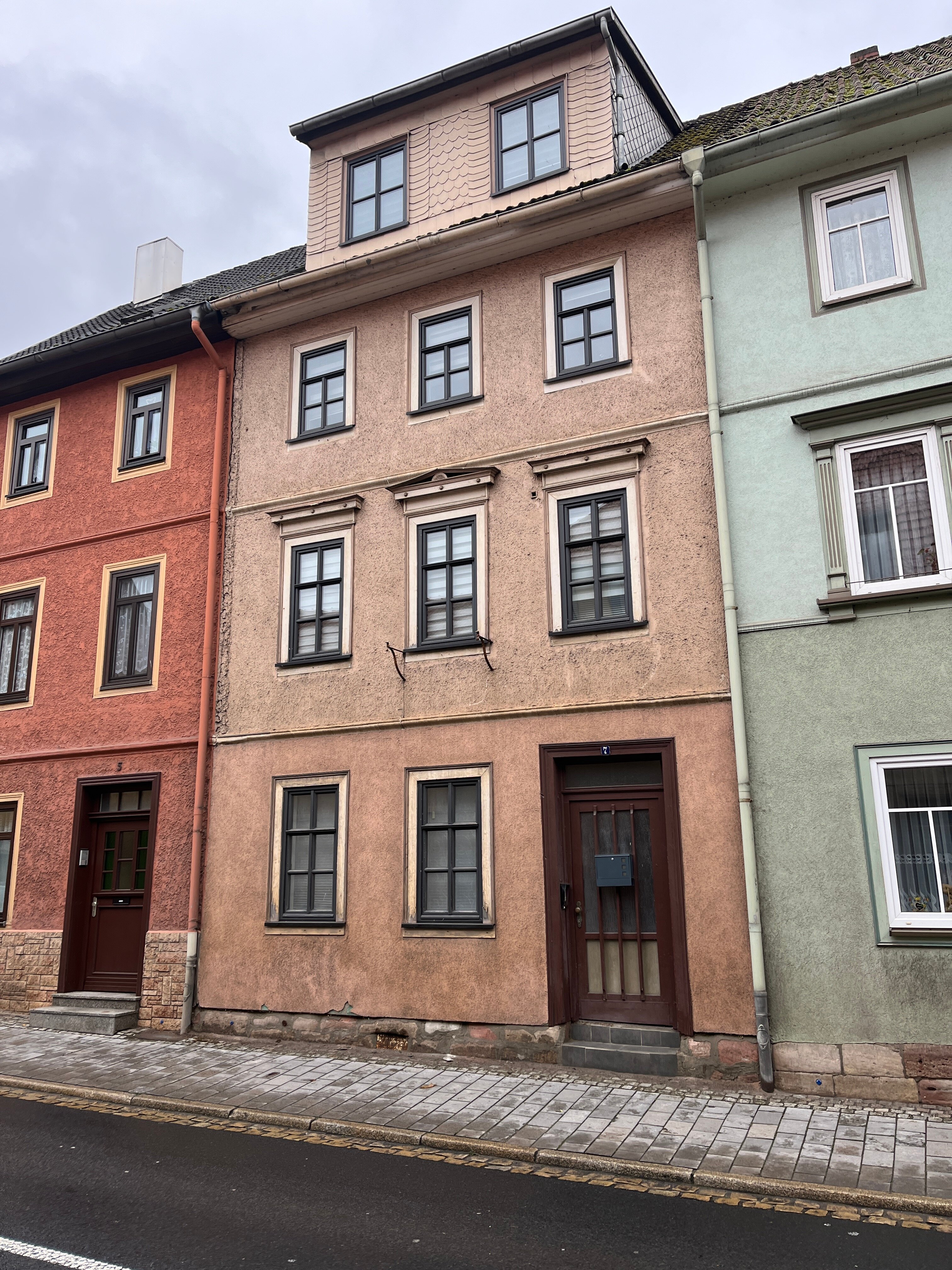 Reihenmittelhaus zum Kauf 145.000 € 6 Zimmer 179 m²<br/>Wohnfläche 176 m²<br/>Grundstück Obere Hauptstraße 7 Wasungen 98634