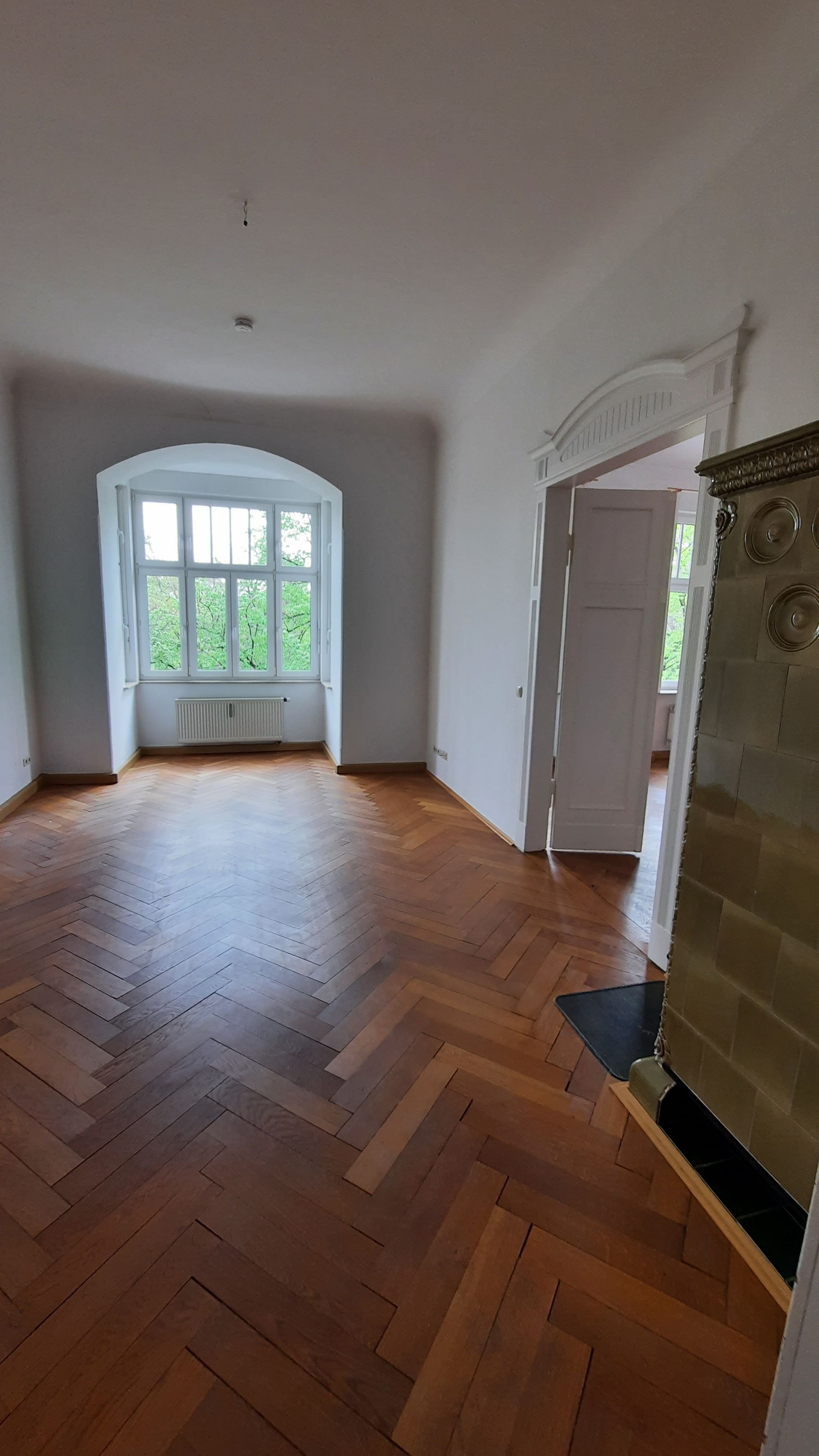 Wohnung zur Miete 1.195 € 5 Zimmer 204 m²<br/>Wohnfläche 2.<br/>Geschoss ab sofort<br/>Verfügbarkeit Alexander-Puschkin-Platz 4b Innenstadt Riesa 01587