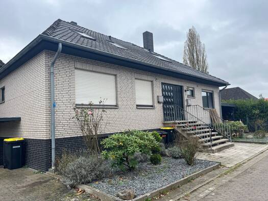 Einfamilienhaus zum Kauf provisionsfrei 398.000 € 8 Zimmer 212 m² 488 m² Grundstück Hämelerwald Lehrte 31275