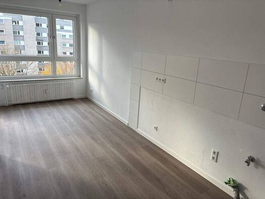 Wohnung zur Miete 535 € 4 Zimmer 77 m² 3. Geschoss frei ab sofort Breslauer Str. 269 Laagberg Wolfsburg 38440