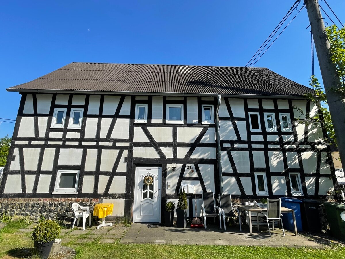 Mehrfamilienhaus zum Kauf 199.000 € 6 Zimmer 150 m²<br/>Wohnfläche 186 m²<br/>Grundstück Asbach Asbach 53567