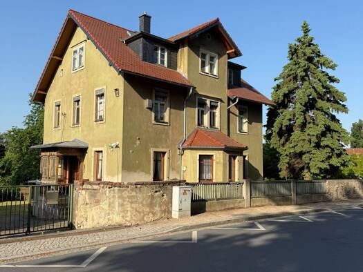 Haus zum Kauf 9 Zimmer 250 m² 2.680 m² Grundstück Radebeul 01445