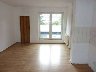 Wohnung zur Miete 300 € 2 Zimmer 47,5 m² Dachgeschoss, 3. Geschoss frei ab sofort Moritz-Hill-Straße 3 Weißenfels Weißenfels 06667