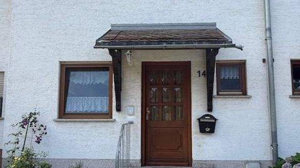 Immobilie in Schmölln-Putzkau - Freuen Sie sich auf den Frühling! - Attraktives Reihenhaus mit kleinem Garten - Bild 0