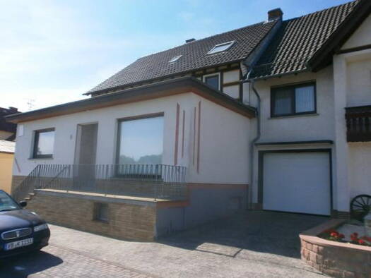 Doppelhaushälfte zum Kauf provisionsfrei 259.000 € 11 Zimmer 300 m² 1.895 m² Grundstück Schlechtenwegen Herbstein 36358