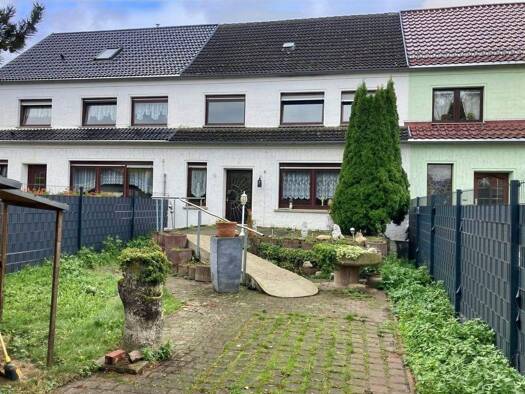 Reihenmittelhaus zum Kauf 125.000 € 4 Zimmer 120 m² 421 m² Grundstück frei ab sofort Oberröblingen Sangerhausen 06526