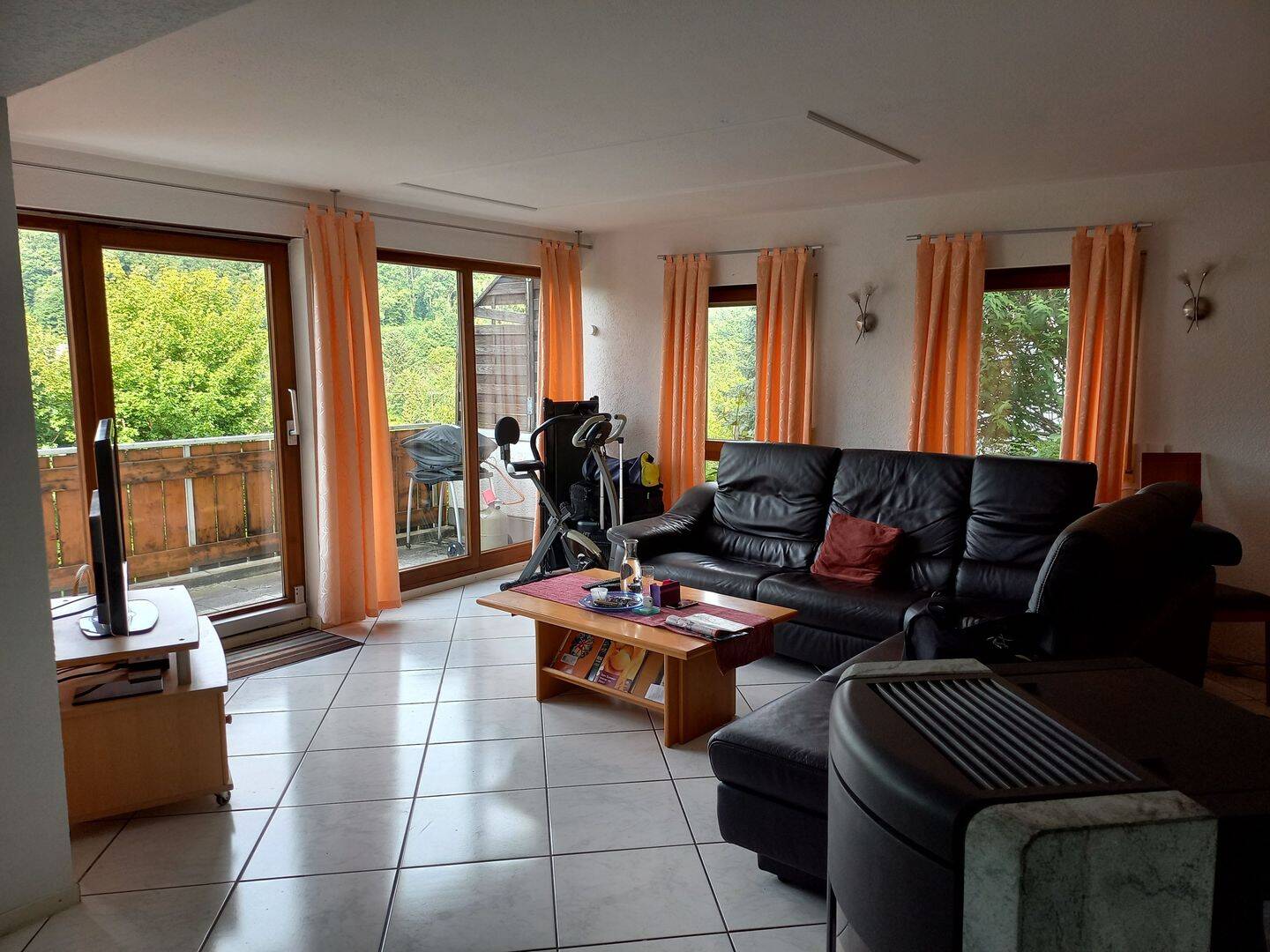 Immobilie in Kämpfelbach - Sonnige Wohnung mit Wintergarten, Balkon & Terrasse in Ersingen - Bild 1