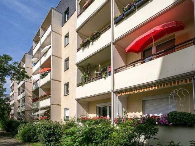 Wohnung zur Miete 612 € 4 Zimmer 75,5 m² 3. Geschoss frei ab 13.12.2025 Rottwerndorfer Str. 10 Leuben Dresden 01257