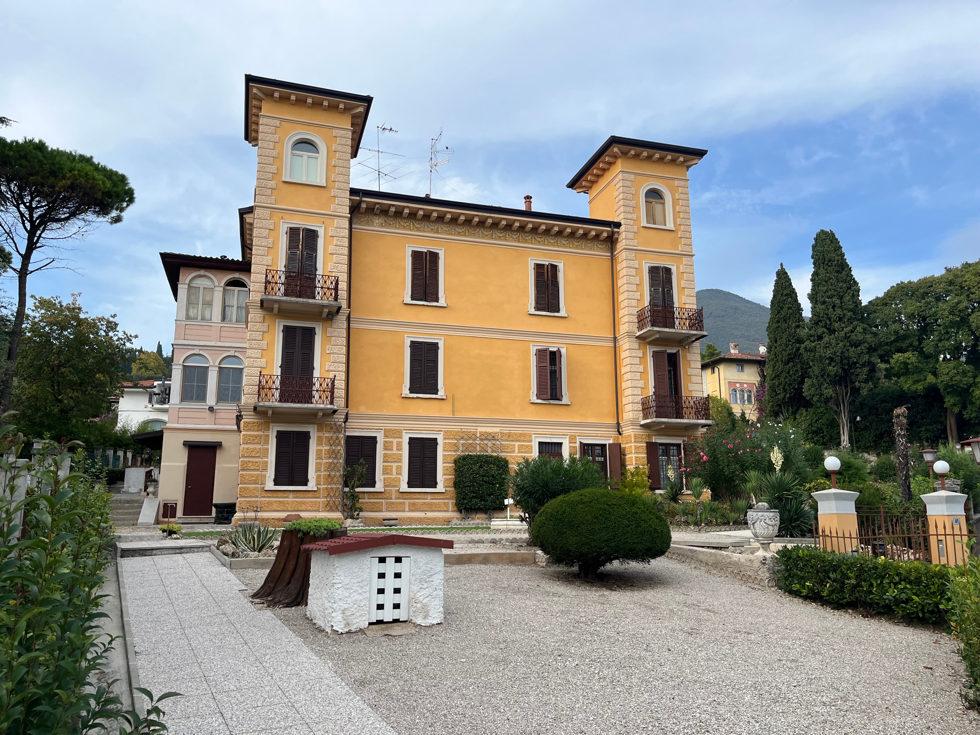 Wohnung zum Kauf 585.000 € 5 Zimmer 225 m²<br/>Wohnfläche EG<br/>Geschoss ab sofort<br/>Verfügbarkeit Via Roma Gardone Riviera