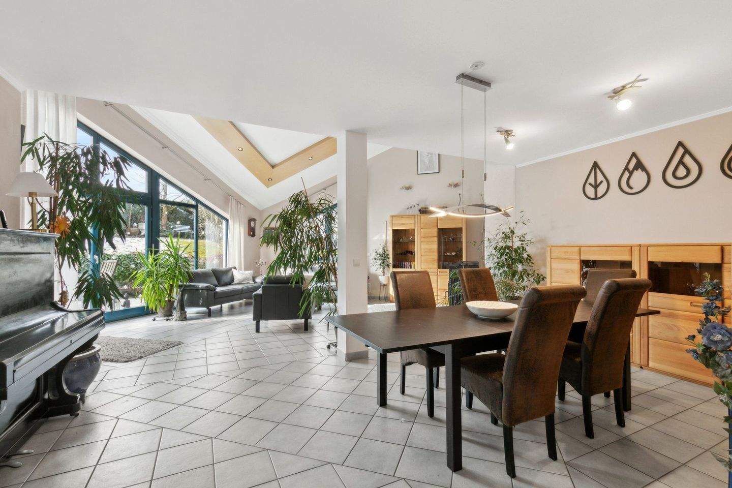 Immobilie in Wachtberg - Großzügiges Wohnhaus in Wachtberg: Naturnah und energieeffizient! - Bild 2