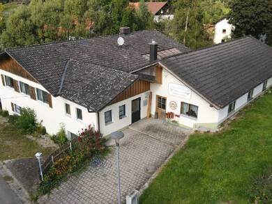 Haus zum Kauf 298.000 € 6 Zimmer 389 m² 1.180 m² Grundstück Landorf Stallwang 94375