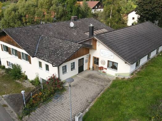 Haus zum Kauf 298.000 € 6 Zimmer 389 m² 1.180 m² Grundstück Landorf Stallwang 94375