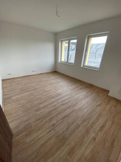 Wohnung zur Miete 650 € 1 Zimmer 83 m² Geschoss 2/2 frei ab sofort Halle (Saale) 06112