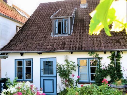 Einfamilienhaus zur Miete 950 € 2,5 Zimmer 72 m² 120 m² Grundstück Schleswig 24837