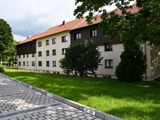 Wohnung zur Miete 455 € 4 Zimmer 70 m² frei ab 01.12.2026 Dr.-Otto-Nuschke-Straße 7 Pößneck,Stadt Pößneck 07381