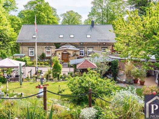 Mehrfamilienhaus zum Kauf als Kapitalanlage geeignet 798.000 € 12 Zimmer 319 m² 1.100 m² Grundstück teilbar ab 319 m² Friedrichsort Kiel 24159