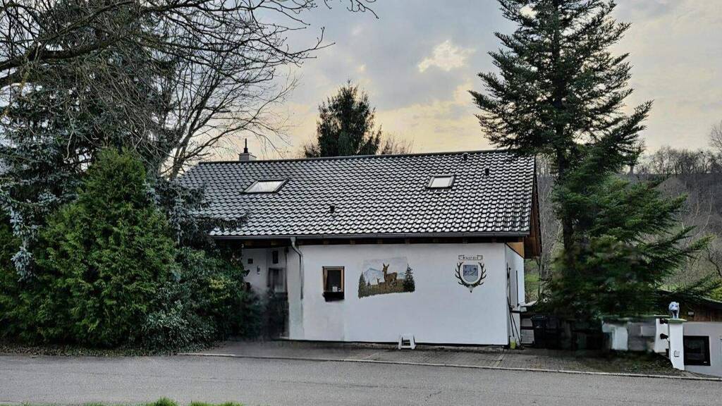Einfamilienhaus zum Kauf 590.000 € 10 Zimmer 262 m² 1.022 m² Grundstück Glems Metzingen 72555