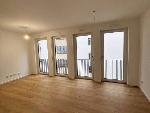 Wohnung zur Miete 1.015 € 1 Zimmer 51,4 m² 4. Geschoss frei ab 31.01.2026 Moselstraße 43 Bahnhofsviertel Frankfurt am Main 60329