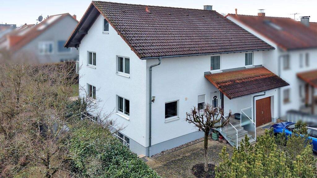 Familienfreundliches Reihenendhaus mit großzügigem Wohnbereichen, Balkon und Garten
