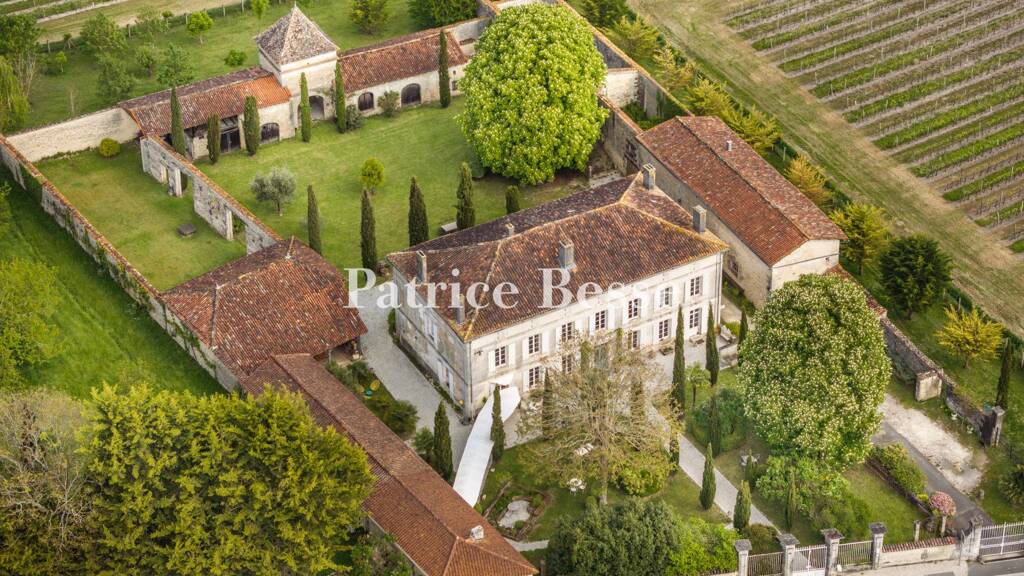 Einfamilienhaus zum Kauf 990.000 € 14 Zimmer 450 m² 13.737 m² Grundstück Cognac 16100