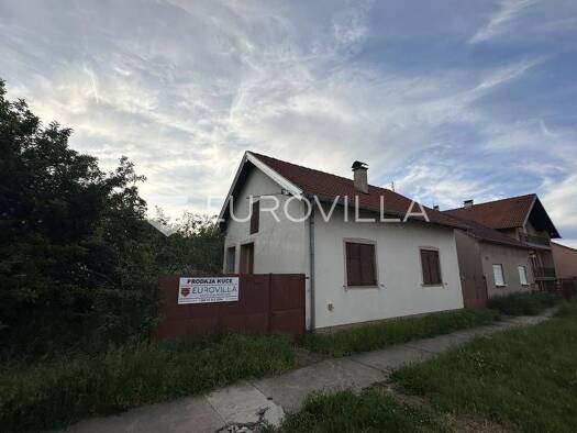 Haus zum Kauf 52.000 € 2 Zimmer 59 m² Borovo Naselje Borovo