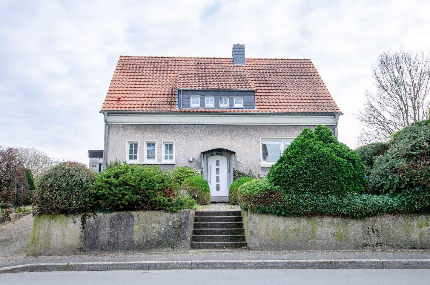 Immobilie in Holzwickede - Einfamilienhaus mit Garten in Holzwickede - Bild 0