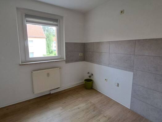 Wohnung zur Miete 425 € 4 Zimmer 75,9 m² 1. Geschoss frei ab sofort Straße der Stahlwerker 2 Crossen Crossen an der Elster 07613