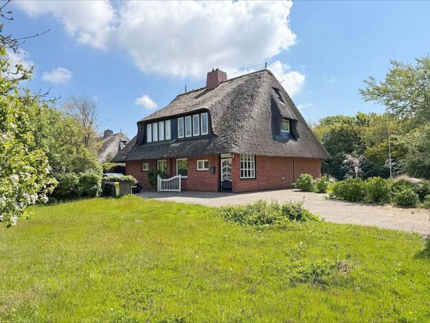 Haus zum Kauf 1.295.000 € 4 Zimmer 110 m² 1.025 m² Grundstück Wenningstedt Wenningstedt-Braderup (Sylt) 25996