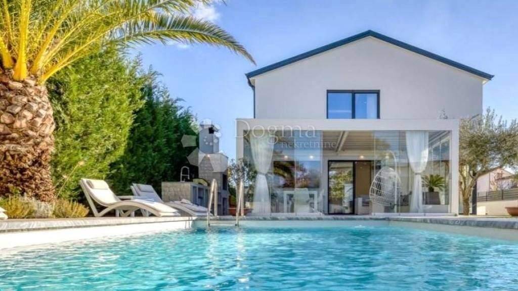 Haus zum Kauf 2.350.000 € 7 Zimmer 290 m² Rovinj