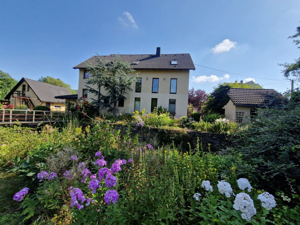 Einfamilienhaus zum Kauf 225.000 € 237,6 m²<br/>Wohnfläche 690 m²<br/>Grundstück Lichtenberg Lichtenberg/Erzgebirge 09638