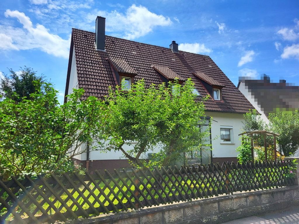 Haus zum Kauf 399.000 € 8 Zimmer 169 m²<br/>Wohnfläche 651 m²<br/>Grundstück ab sofort<br/>Verfügbarkeit Wendelstein Wendelstein 90530