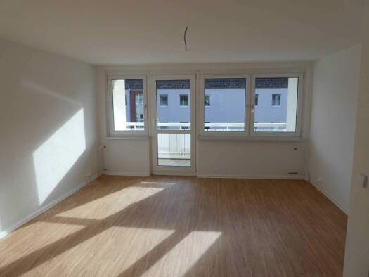 Wohnung zur Miete 525 € 4 Zimmer 84 m² 2. Geschoss frei ab sofort Zum Schlosspark 32 Hof Naundorf 04769