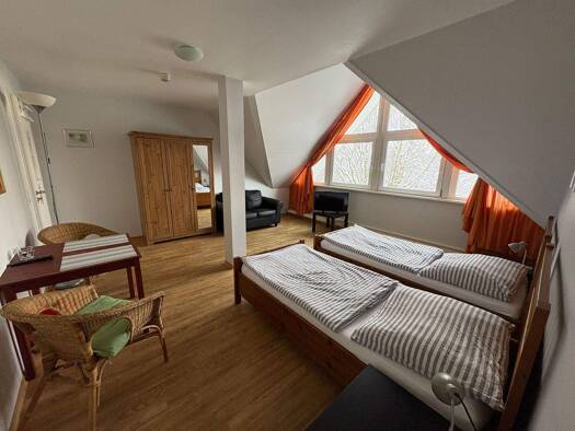 Hotel zur Miete provisionsfrei 1.952 € 6 Zimmer 12 Betten 244 m² Gastrofläche Siek 22962