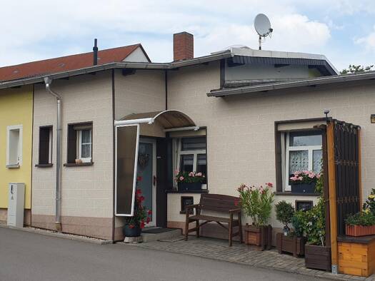 Reihenmittelhaus zum Kauf 69.000 € 2 Zimmer 54 m² 80 m² Grundstück Hainichen 09661