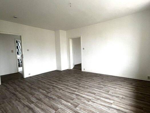 Wohnung zum Kauf 65.000 € 3 Zimmer 64,4 m² 2. Geschoss Wolfen 06766