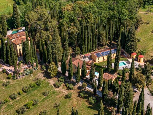Villa zum Kauf 2.500.000 € 35 Zimmer 450 m² 187.477 m² Grundstück Chiusi 53043