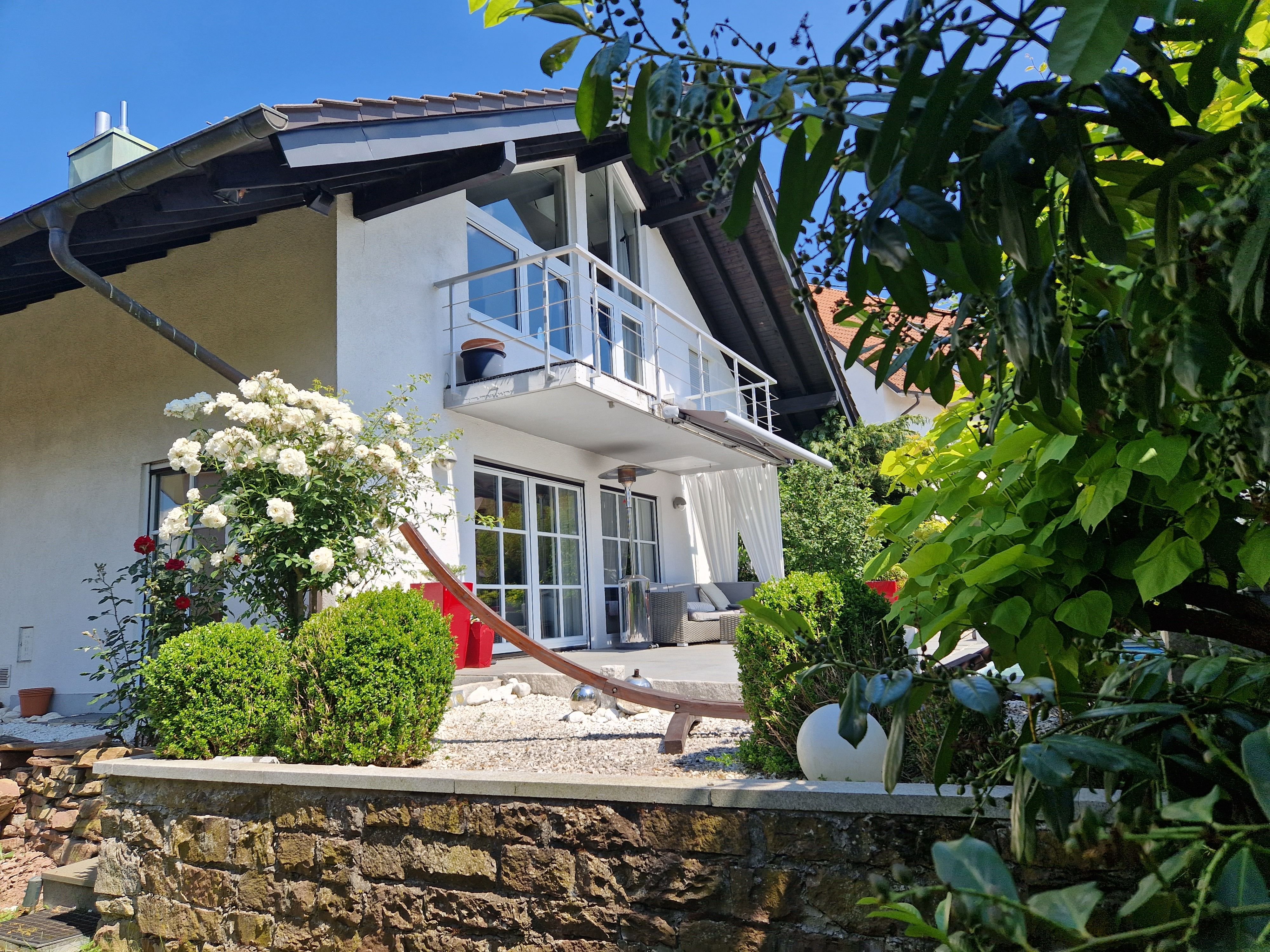 Einfamilienhaus zum Kauf provisionsfrei 780.000 € 8,5 Zimmer 272 m²<br/>Wohnfläche 481 m²<br/>Grundstück Mutschelbach Karlsbad 76307