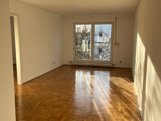 Wohnung zur Miete 750 € 2 Zimmer 47 m² Geschoss 2/4 frei ab sofort Traunwalchener Straße 1 Traunreut 83301