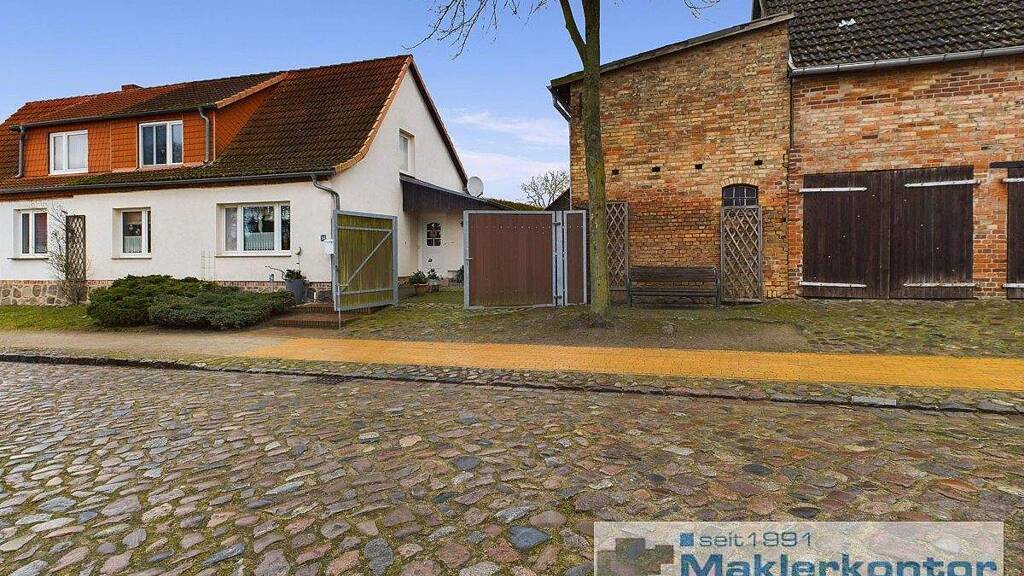 Doppelhaushälfte zum Kauf 175.000 € 5 Zimmer 113 m² 1.894 m² Grundstück Dargun 17159