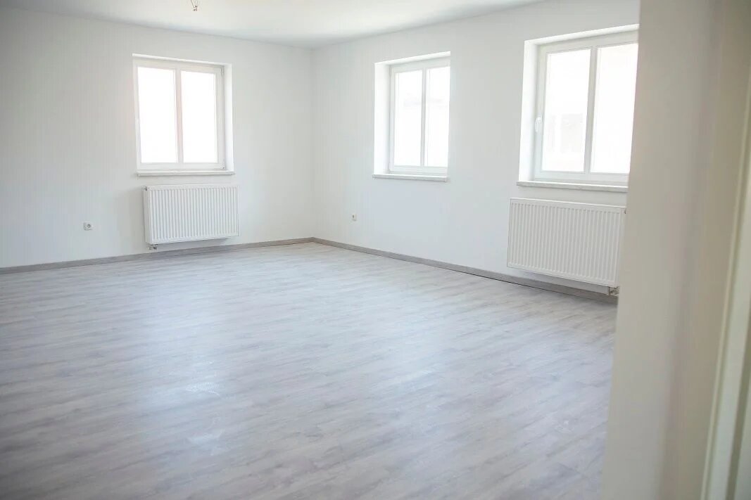 Wohnung zum Kauf provisionsfrei 228.000 € 6 Zimmer 130 m²<br/>Wohnfläche 1.<br/>Geschoss ab sofort<br/>Verfügbarkeit Röttingen Röttingen 97285