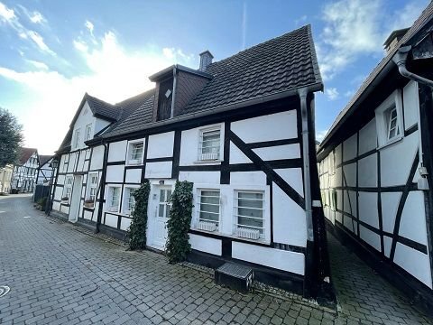 Einfamilienhaus zum Kauf 235.000 € 4 Zimmer 137,5 m²<br/>Wohnfläche 128 m²<br/>Grundstück Menden - Mitte Menden 58706