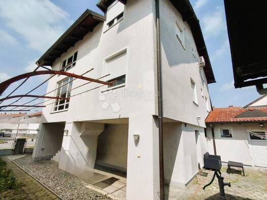 Haus zur Miete 3.000 € 7 Zimmer 379 m² Bronx, Varazdin Varaždin