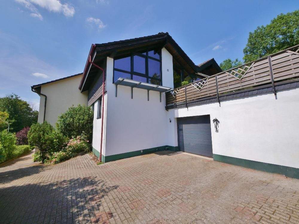 Immobilie in Haan - Sehr vielseitig nutzbares Dreifamilienhaus auf großem Grundstück in grüner Stadtrandlage von Haan - Bild 1