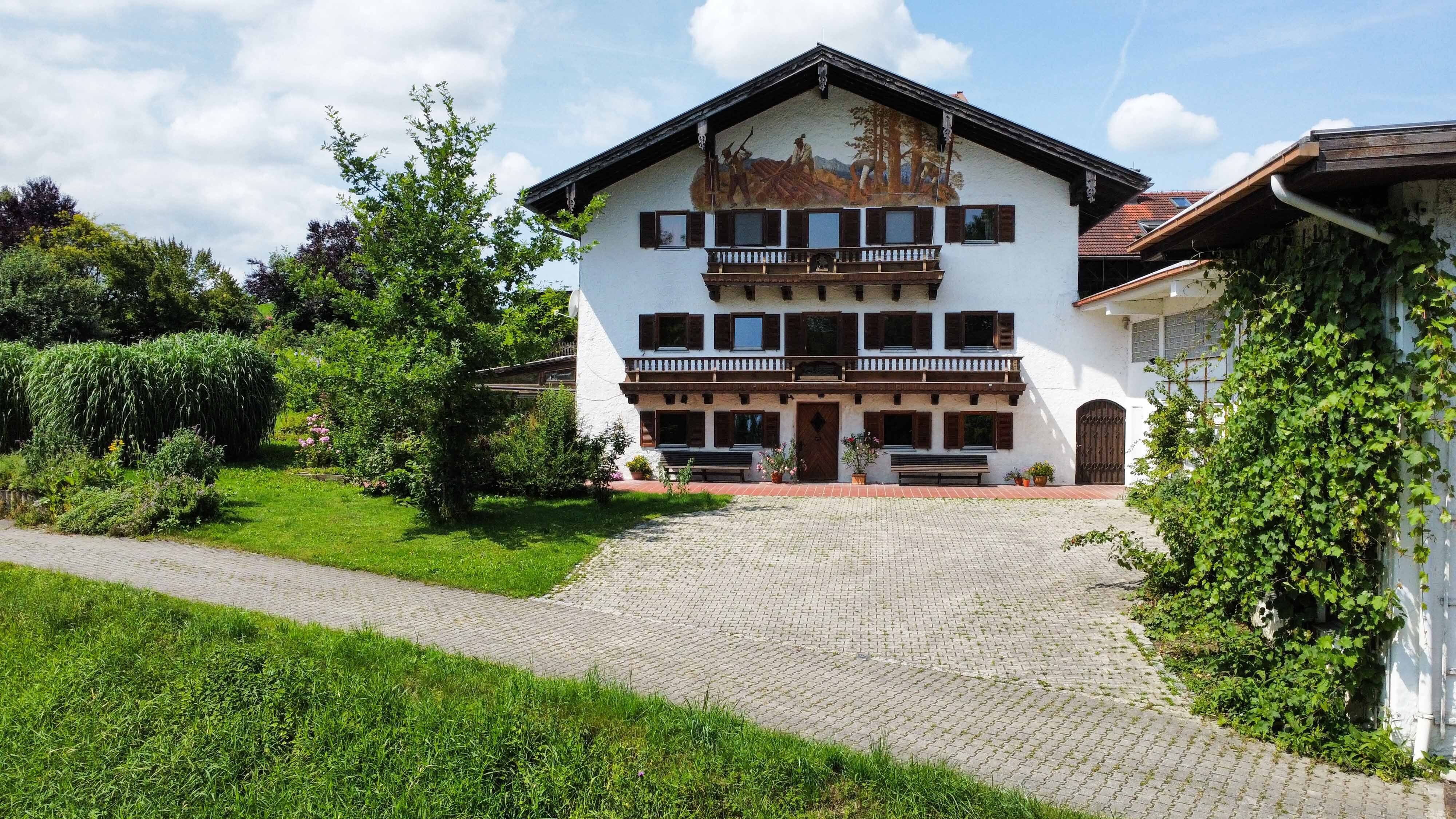 Einfamilienhaus zum Kauf 1.285.000 € 12 Zimmer 404 m²<br/>Wohnfläche 2.200 m²<br/>Grundstück Rothanschöring Kirchanschöring 83417