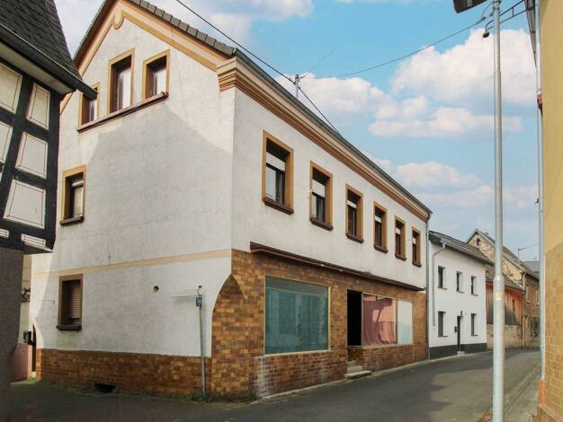Mehrfamilienhaus zum Kauf als Kapitalanlage geeignet 360.000 € 9 Zimmer 308 m² 500,2 m² Grundstück Leutesdorf 56599