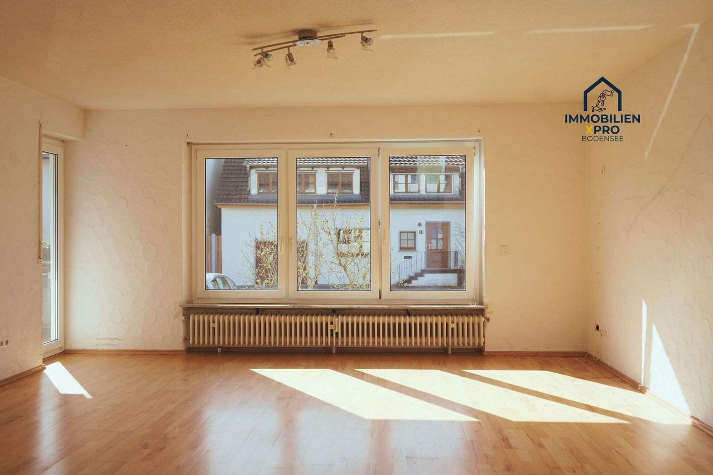 Immobilie in Hilzingen - 4-Zimmer-EG-Wohnung mit Gartenzugang, Balkon und Garage in ruhiger Lage von Hilzingen - Bild 0