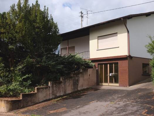 Mehrfamilienhaus zum Kauf 345.000 € 9 Zimmer 277 m² 2.975 m² Grundstück frei ab sofort Oppen Beckingen 66701