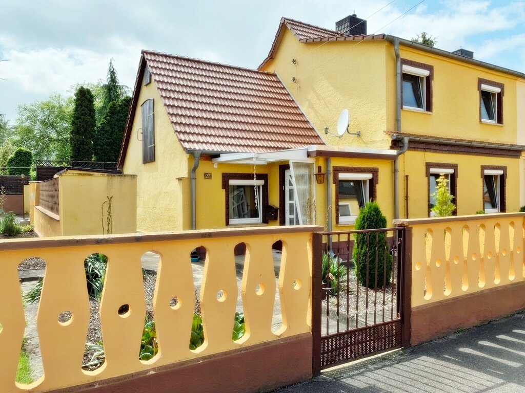 Mehrfamilienhaus zum Kauf 140.000 € 4 Zimmer 95 m²<br/>Wohnfläche 629 m²<br/>Grundstück ab sofort<br/>Verfügbarkeit Zscherben Merseburg 06217