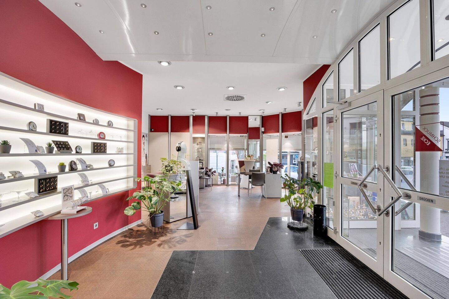 Immobilie in Halver - Stadtbildprägendes saniertes Wohn- und Geschäftshaus im Herzen von Halver - Bild 1